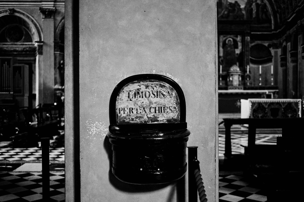 Galleria foto 'Le Chiese restano in quarantena e le messe finiscono su facebook' - foto 5