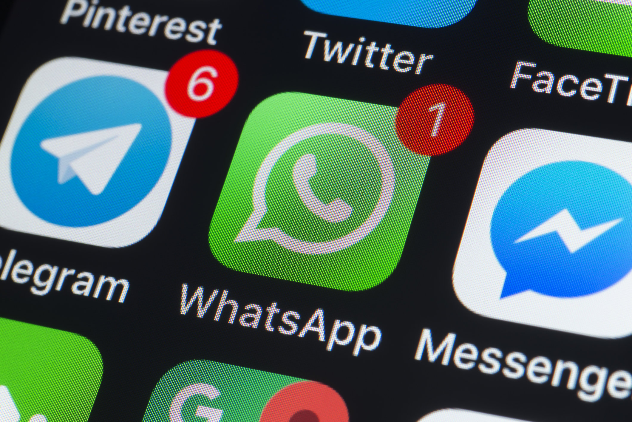 Basta bufale su WhatsApp: ecco come scoprirle Basta bufale su WhatsApp: ecco come scoprirle