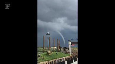 Tromba d’aria si abbatte sul litorale romano | video