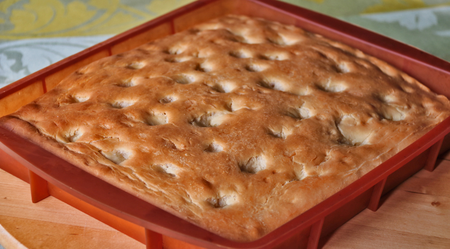 Cuciniamo insieme: Focaccia di farro (e asparagi in pastella)
