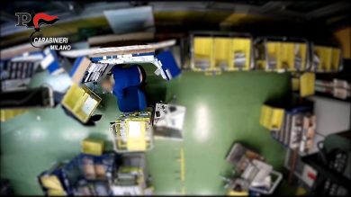I dipendenti rubavano la posta, i video delle camere nascoste