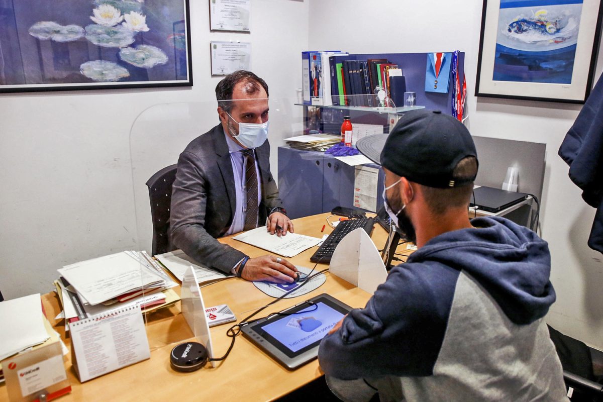 Galleria foto 'La collera degli italiani contro il governo' - foto 2