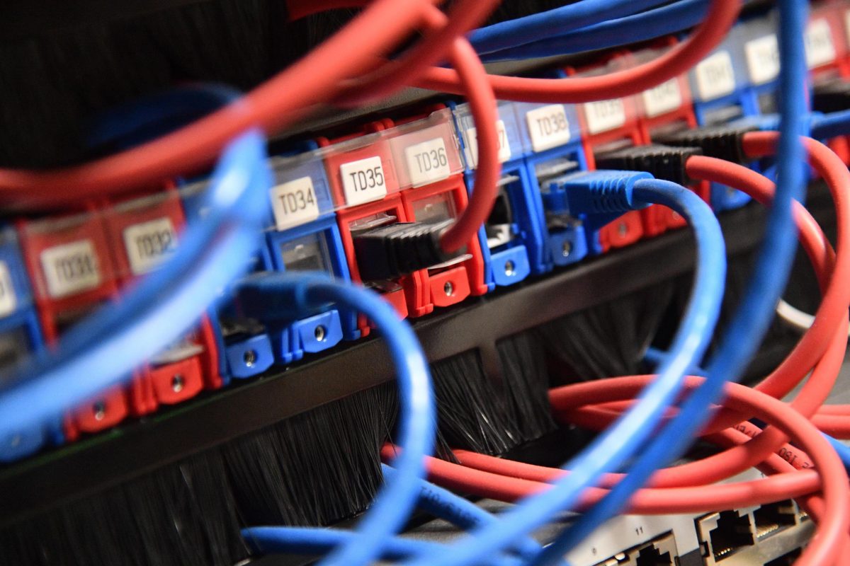 Galleria foto 'Copy of LA GUERRA PER IL CONTROLLO DEL CLOUD (IL POSTO DOVE STANNO TUTTE LE NOSTRE INFORMAZIONI)' - foto 2