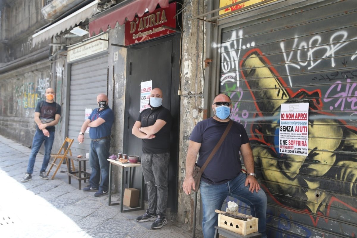 Galleria foto 'Fase2: le proteste di chi non riapre' - foto 10