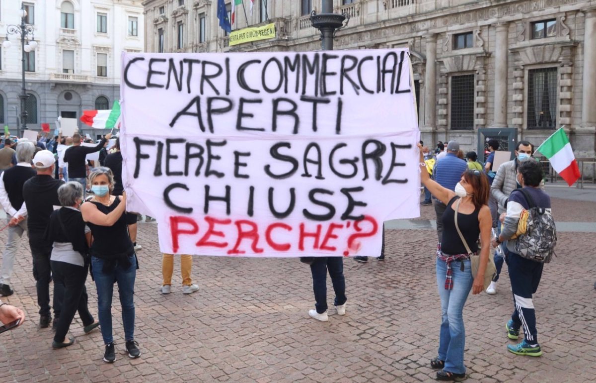 Galleria foto 'Fase2: le proteste di chi non riapre' - foto 8
