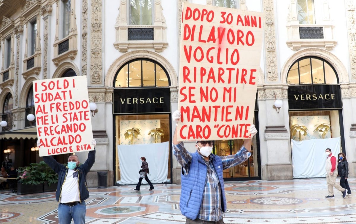 Galleria foto 'Fase2: le proteste di chi non riapre' - foto 3