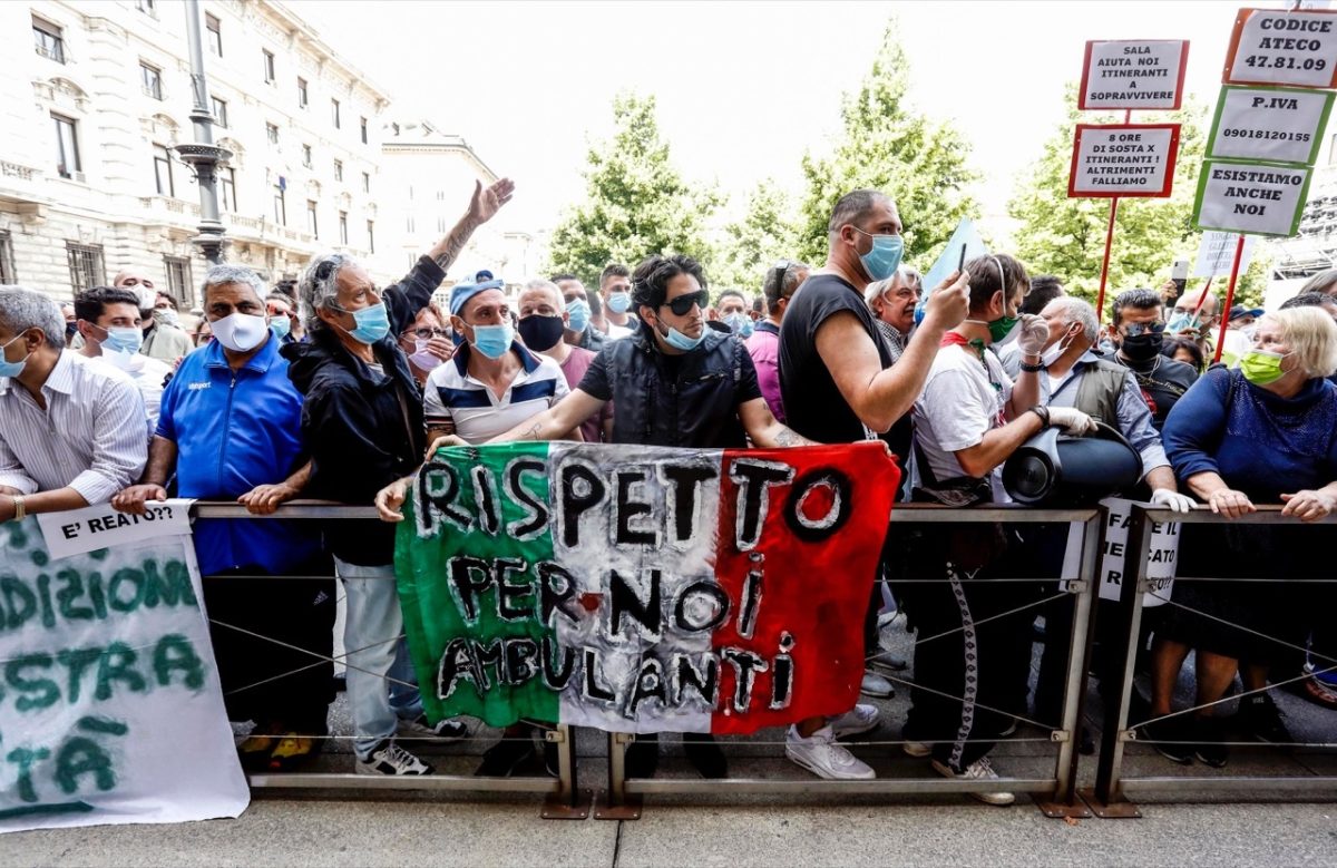 Galleria foto 'Fase2: le proteste di chi non riapre' - foto 2