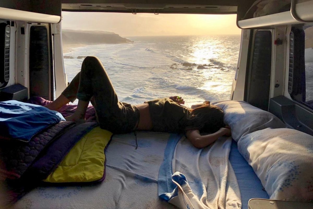 Galleria foto 'Estate distanti. Guida alle vacanze in barca, in camper, in una villa con piscina' - foto 7