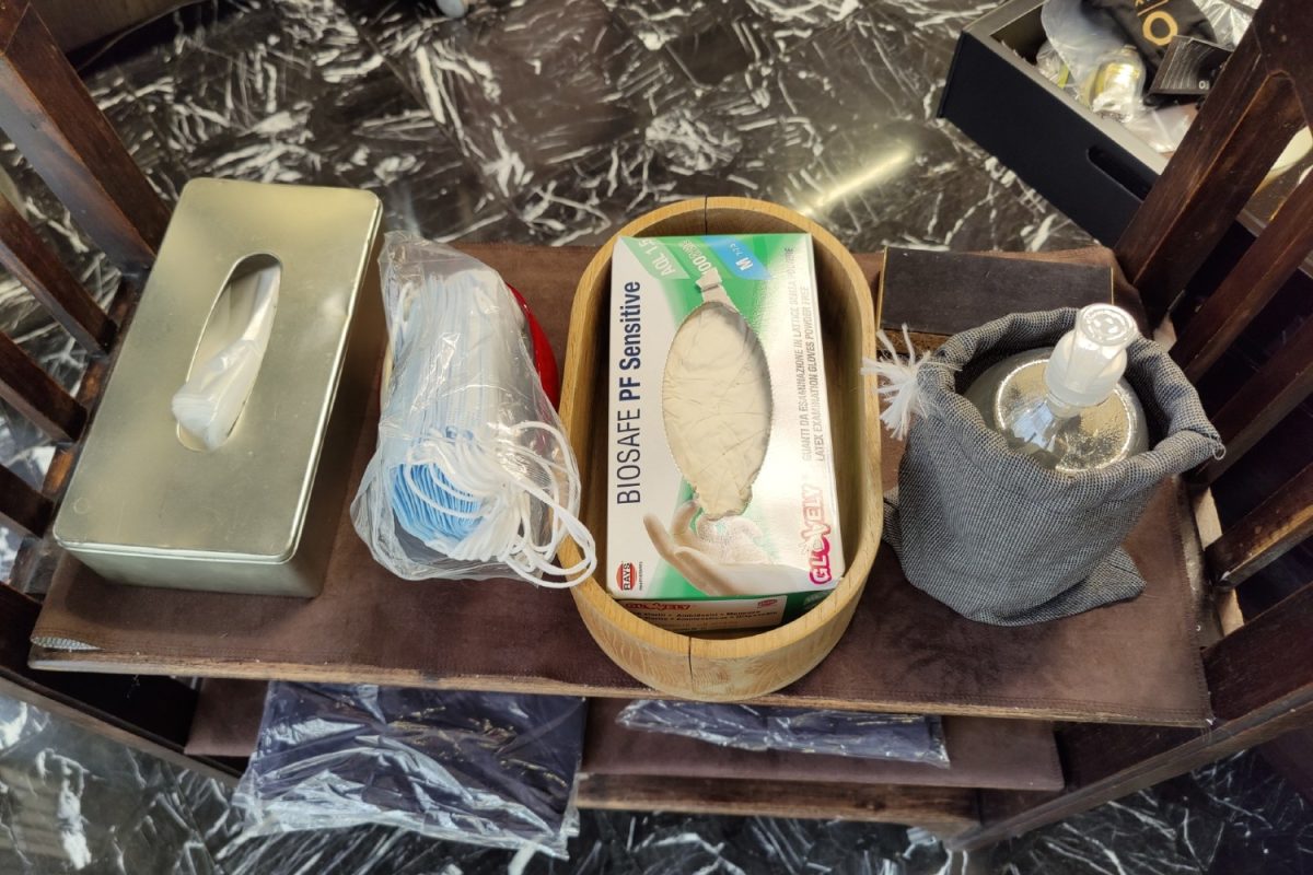 Galleria foto 'Com’è farsi tagliare i capelli con mascherina e guanti – Foto' - foto 15