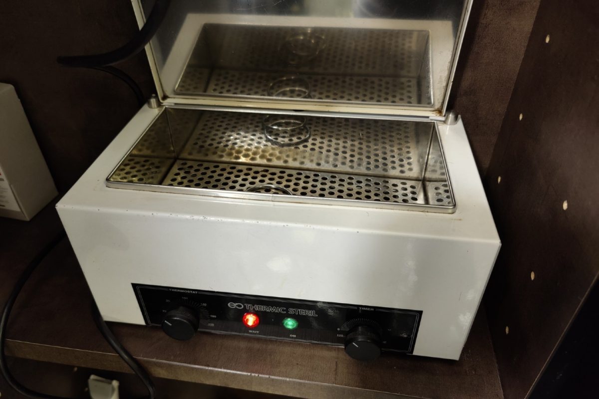 Galleria foto 'Com’è farsi tagliare i capelli con mascherina e guanti – Foto' - foto 12