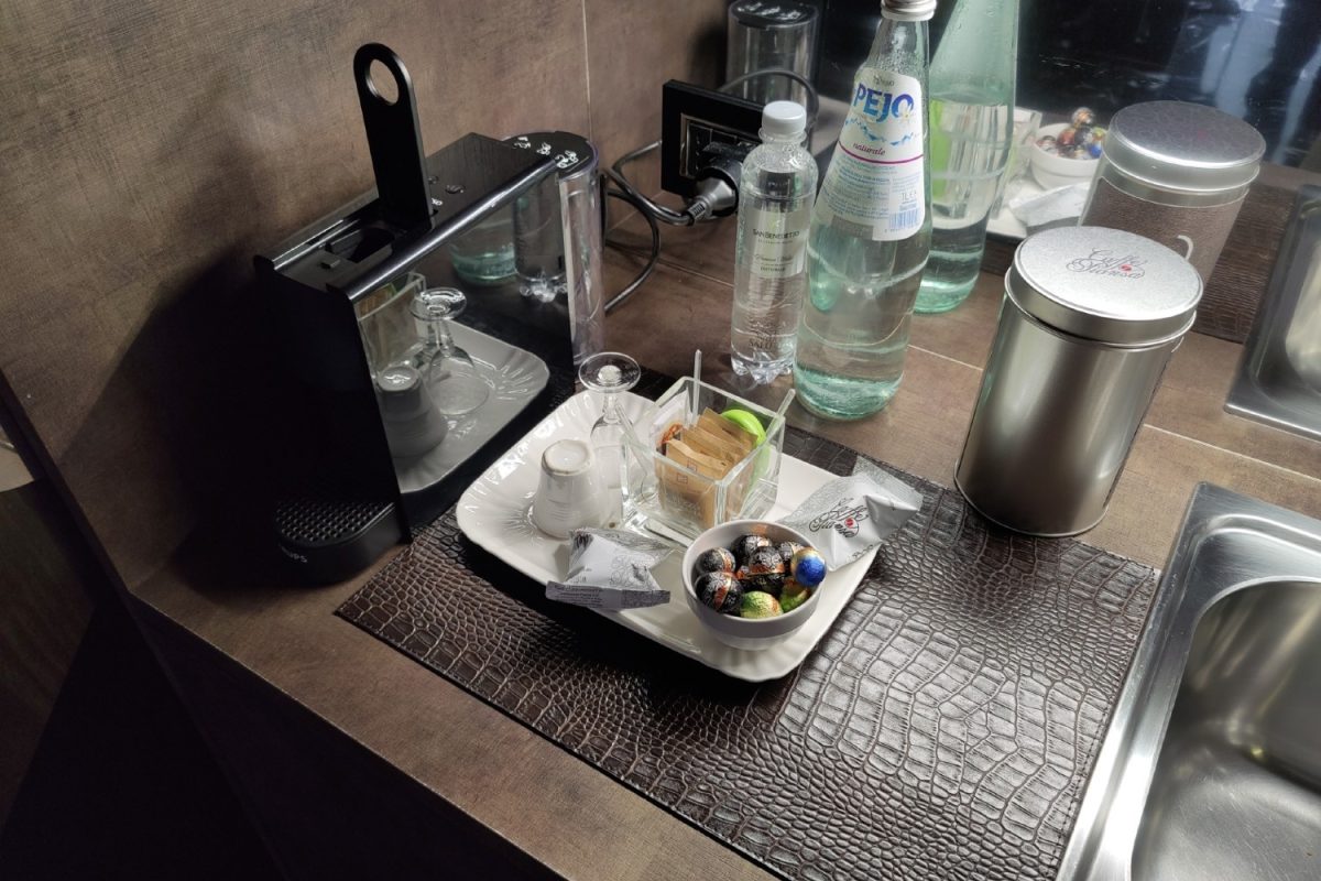 Galleria foto 'Com’è farsi tagliare i capelli con mascherina e guanti – Foto' - foto 2