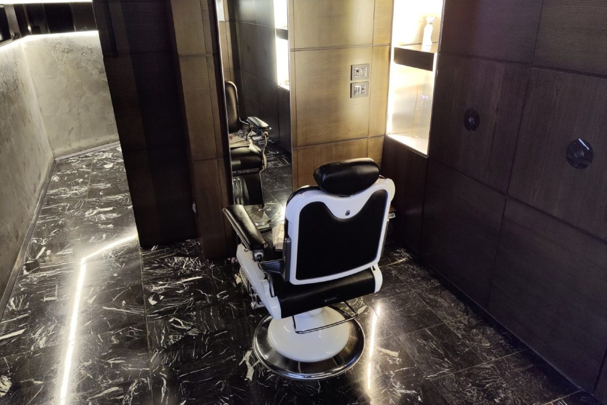 Galleria foto 'Com’è farsi tagliare i capelli con mascherina e guanti – Foto' - foto 16