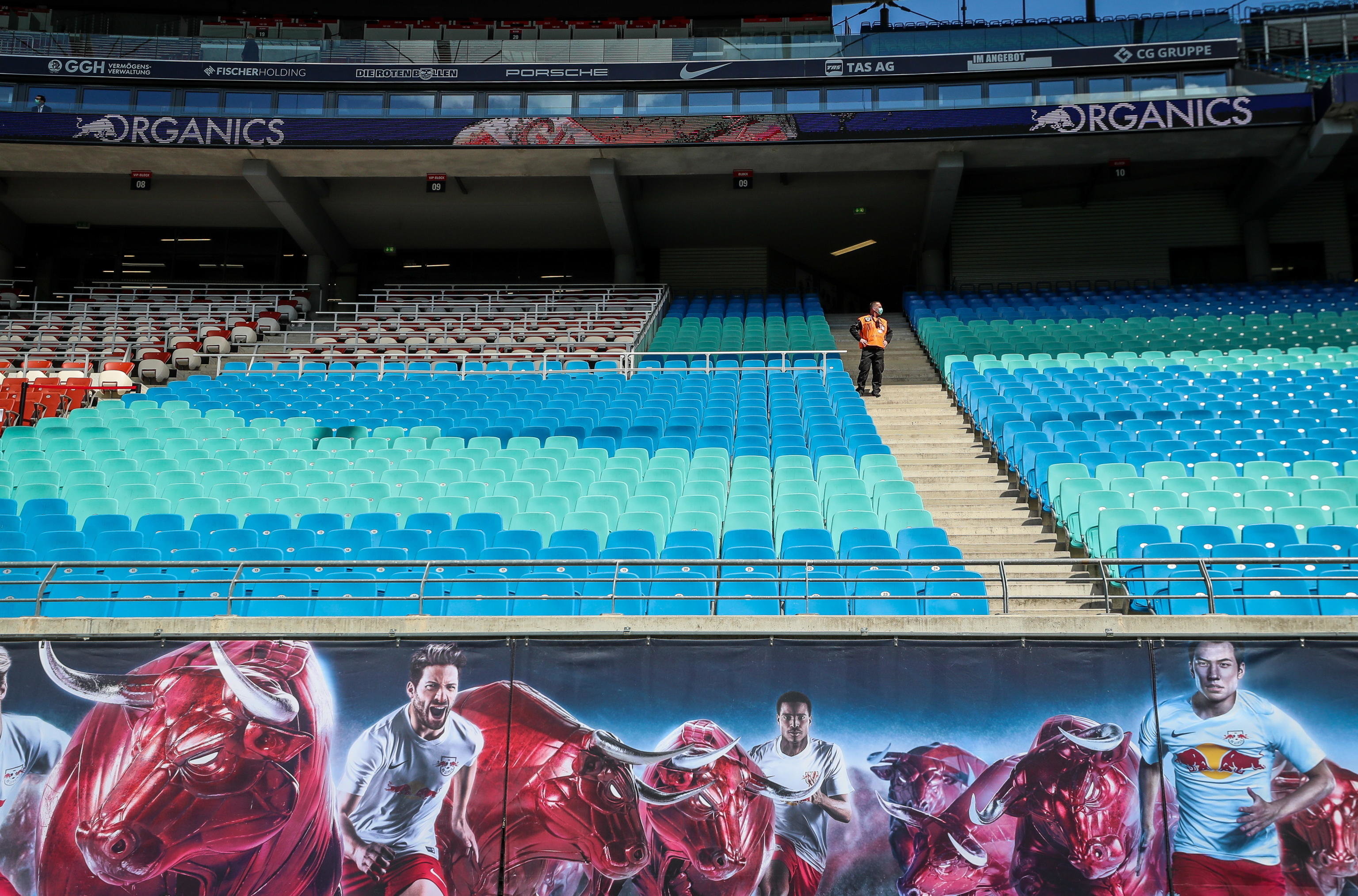 Il ritorno della Bundesliga: le immagini più belle