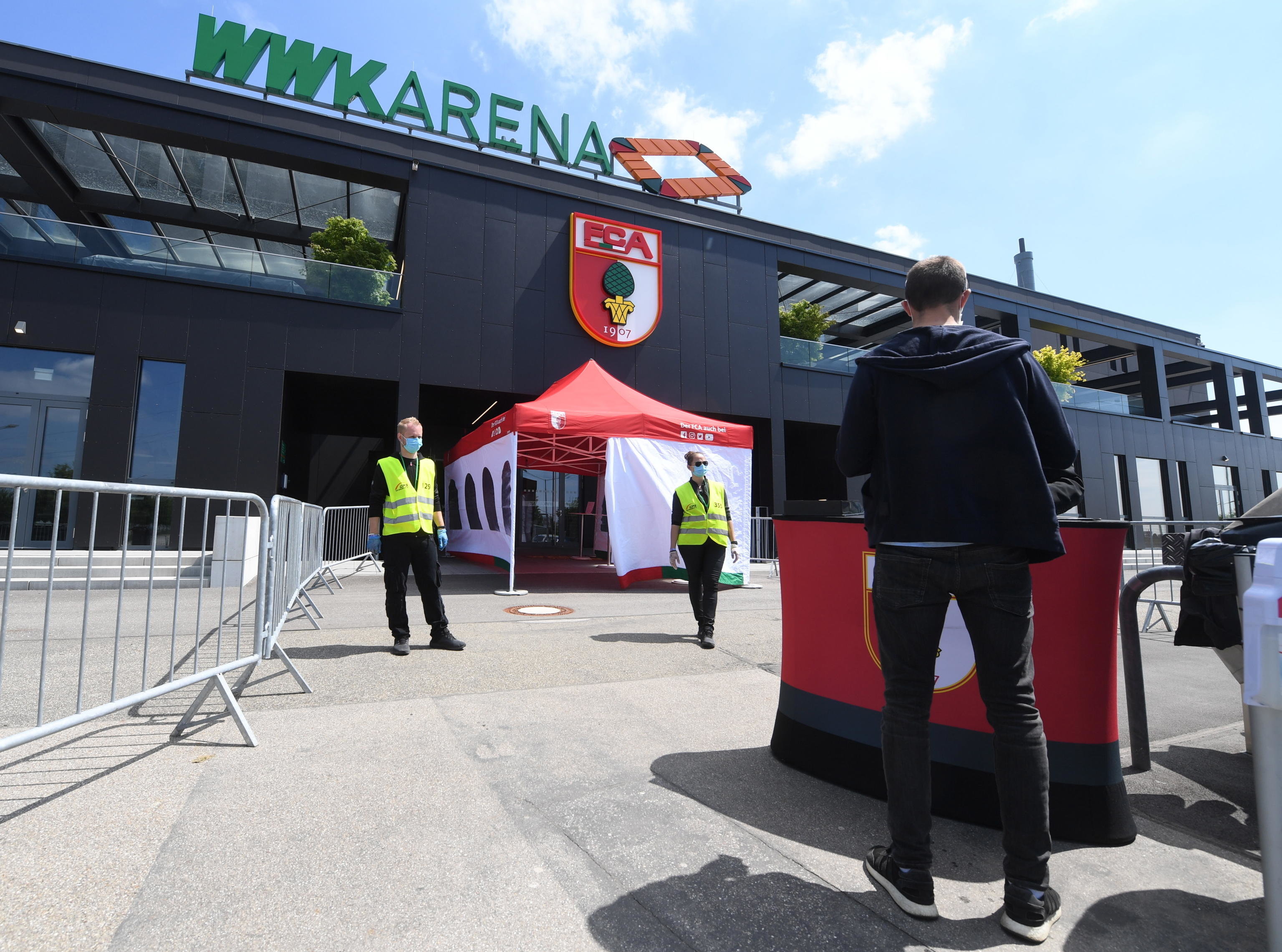 Il ritorno della Bundesliga: le immagini più belle