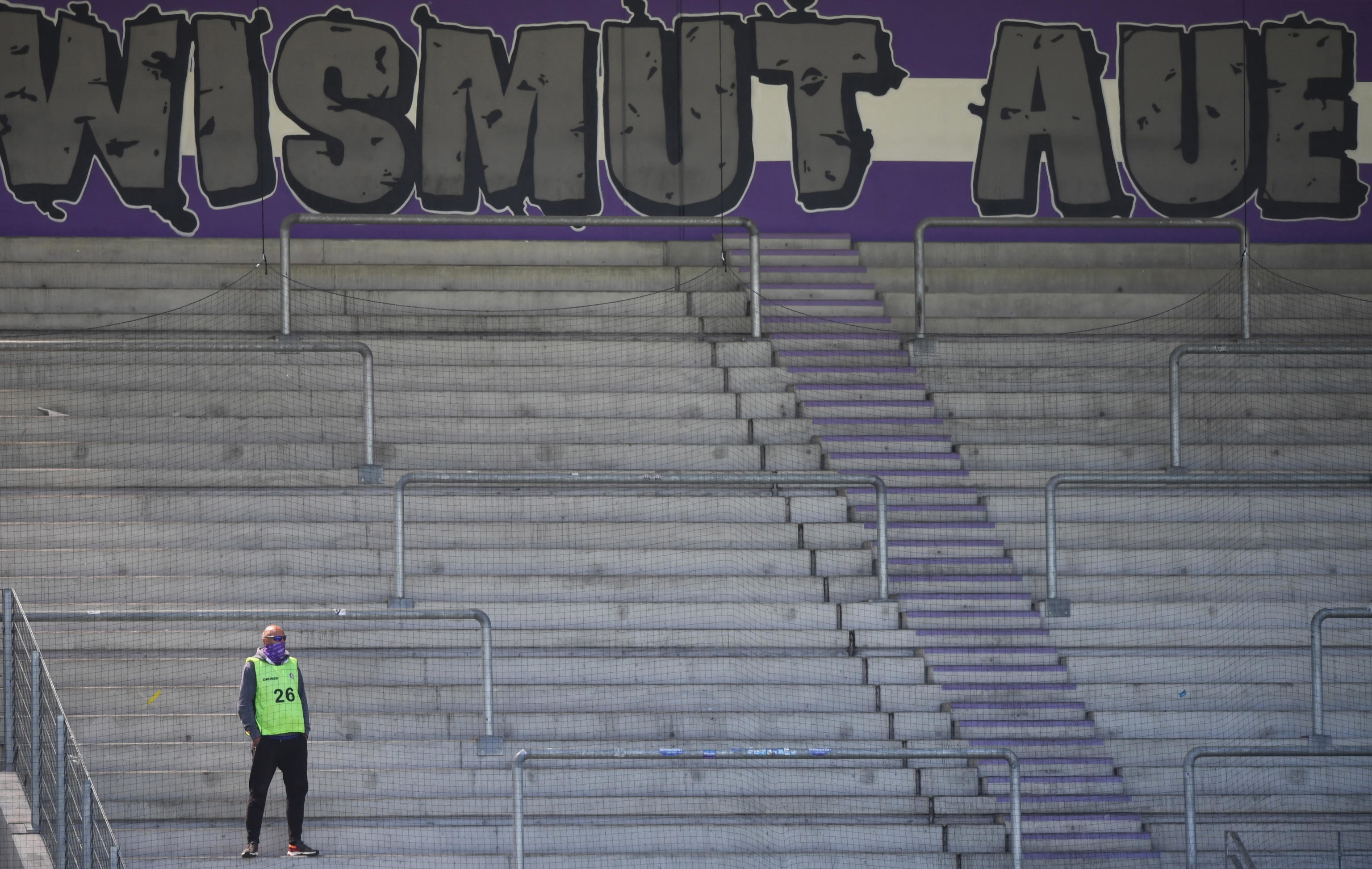 Il ritorno della Bundesliga: le immagini più belle