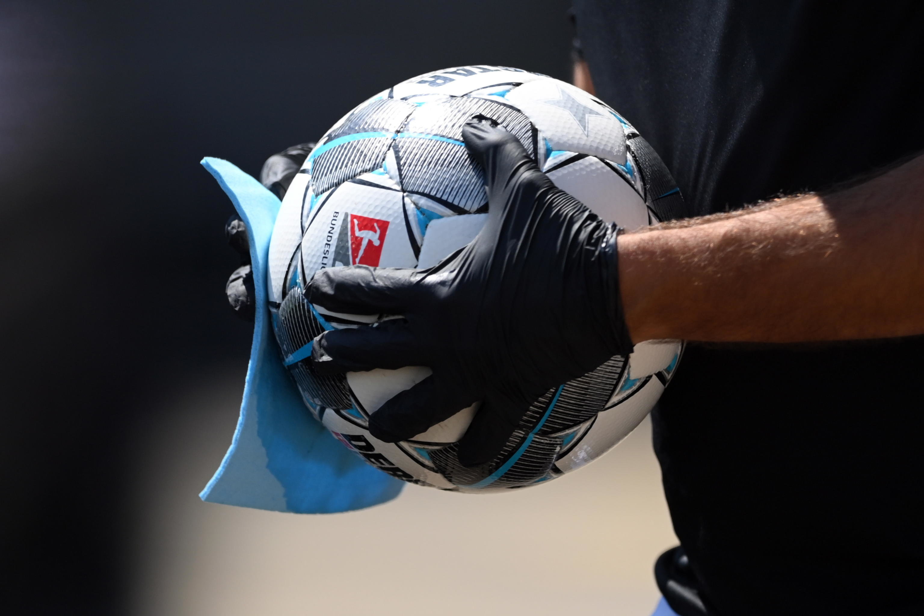 Il ritorno della Bundesliga: le immagini più belle