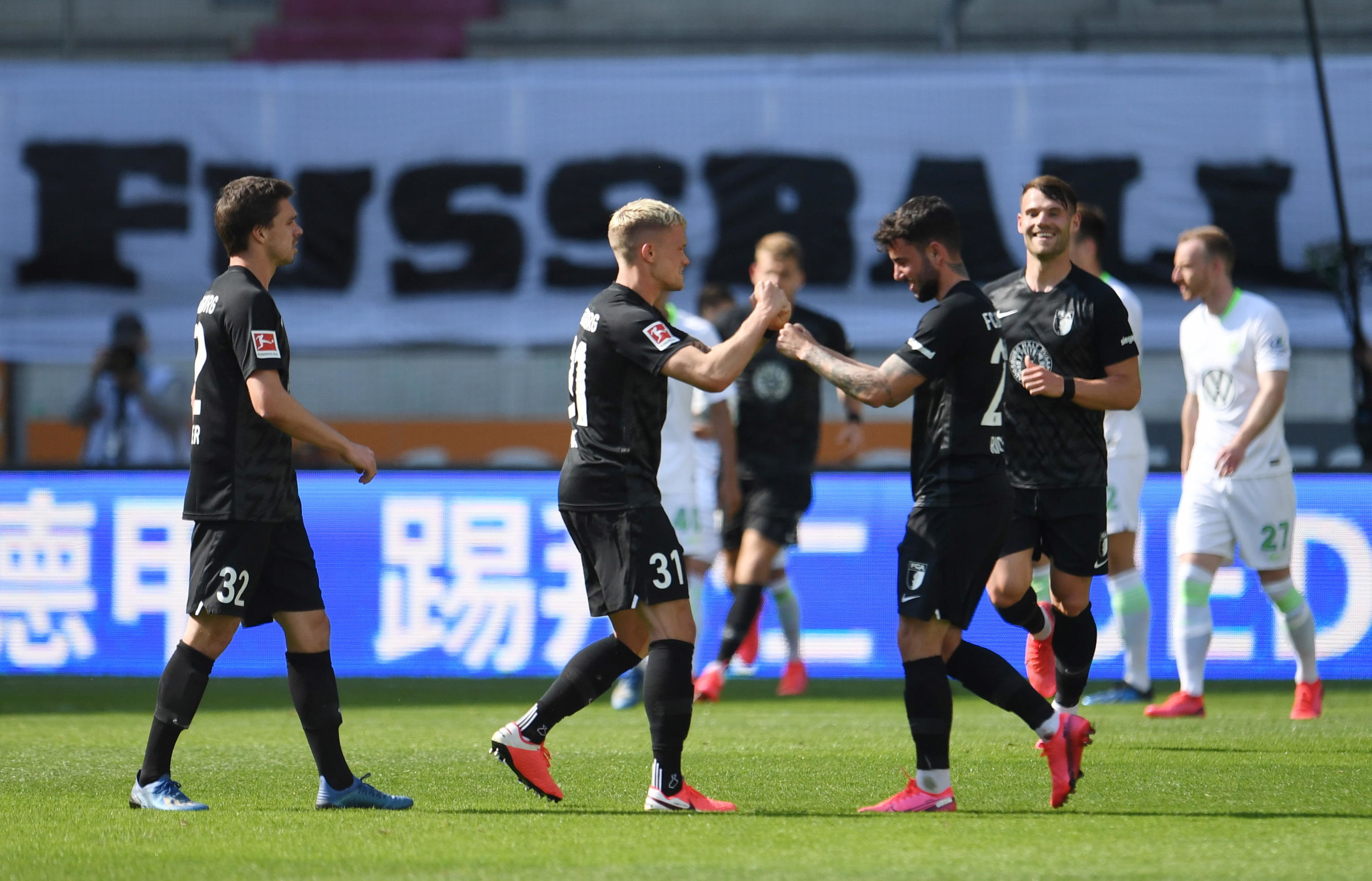 Il ritorno della Bundesliga: le immagini più belle