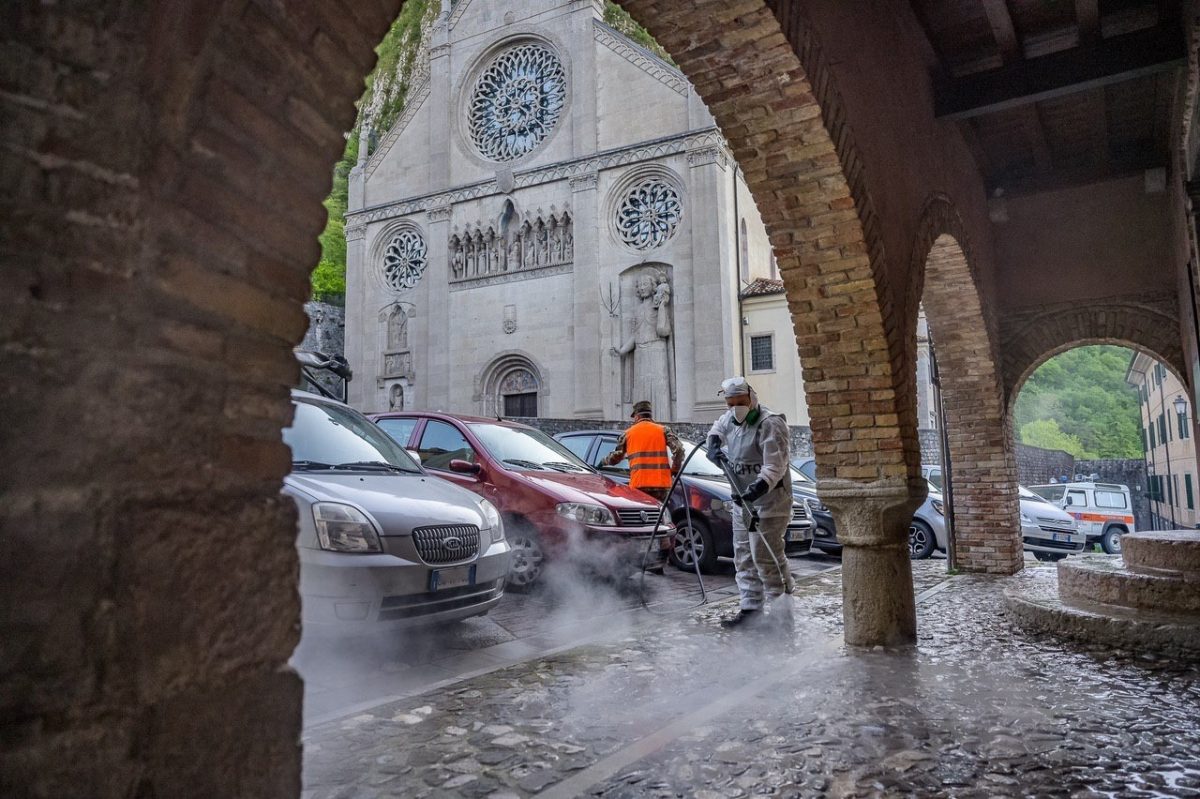 Fase2: la sanificazione delle Chiese – Foto