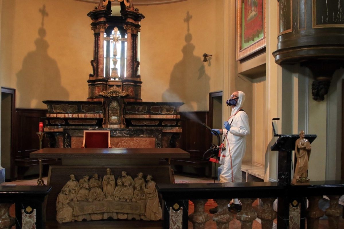 Galleria foto 'Fase2: la sanificazione delle Chiese – Foto' - foto 5