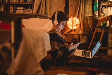 Esiste un mondo oltre lo schermo