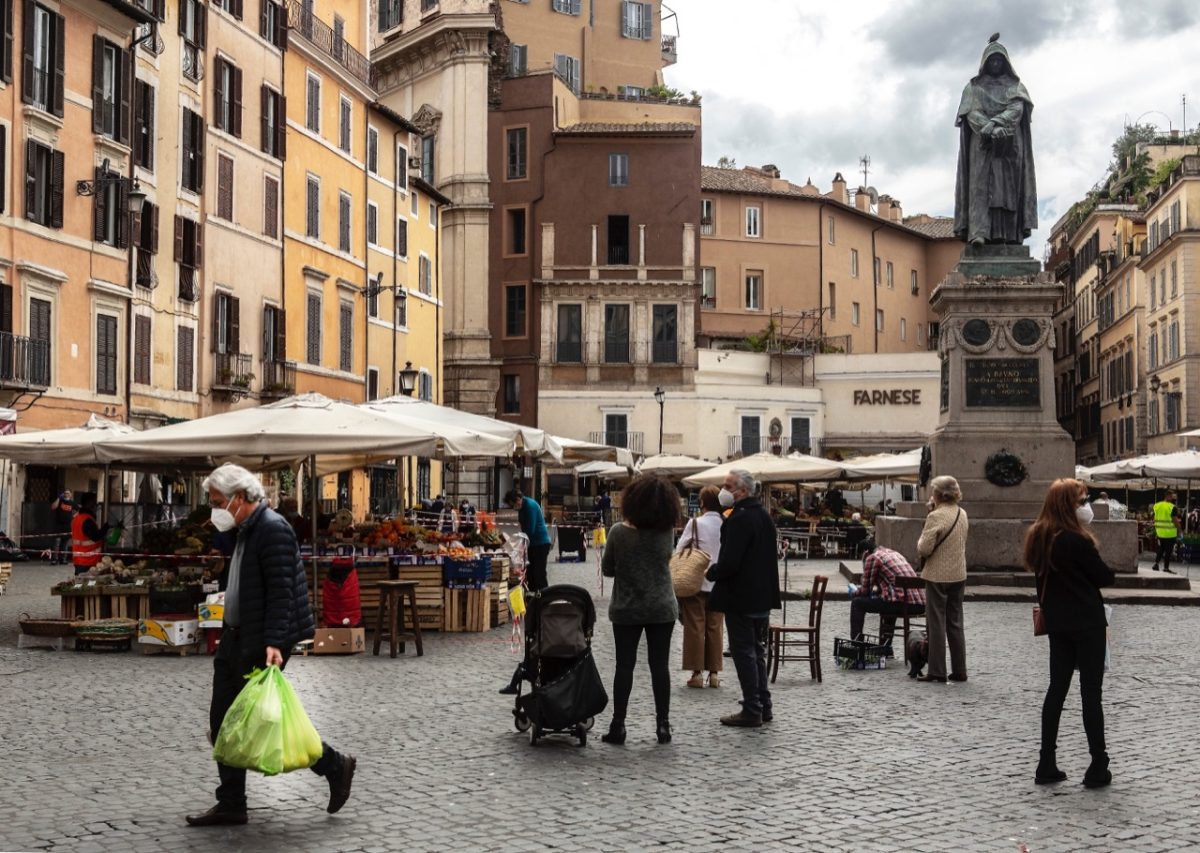 Galleria foto 'Fase 2: riaprono i mercati alimentari – Foto' - foto 5