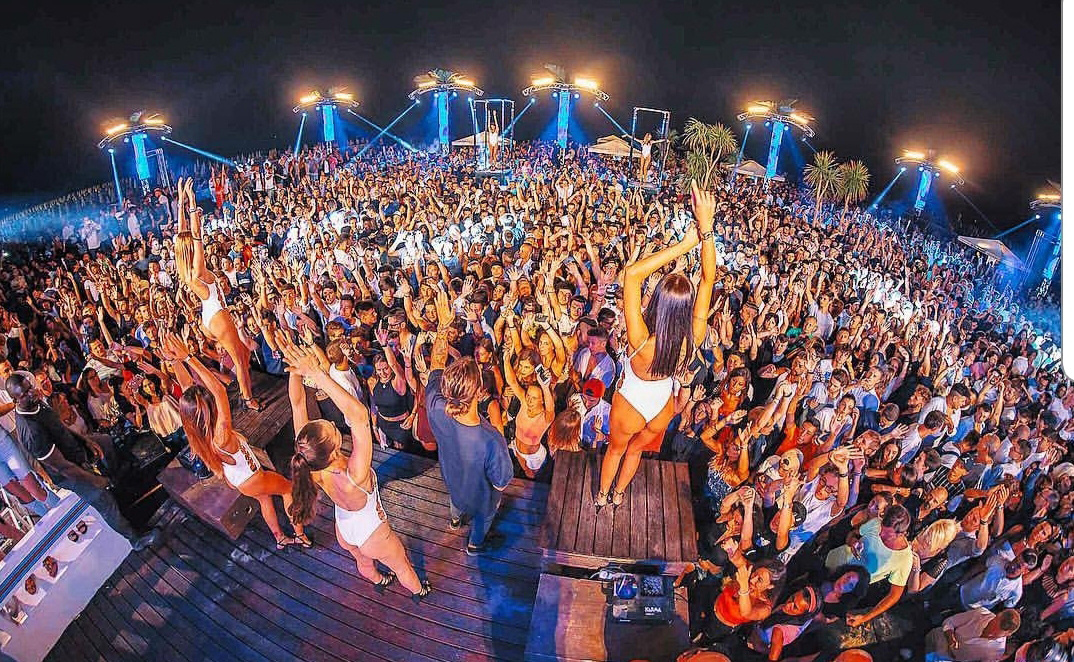 Parola del patron del Papeete: «siamo all’ultima spiaggia»