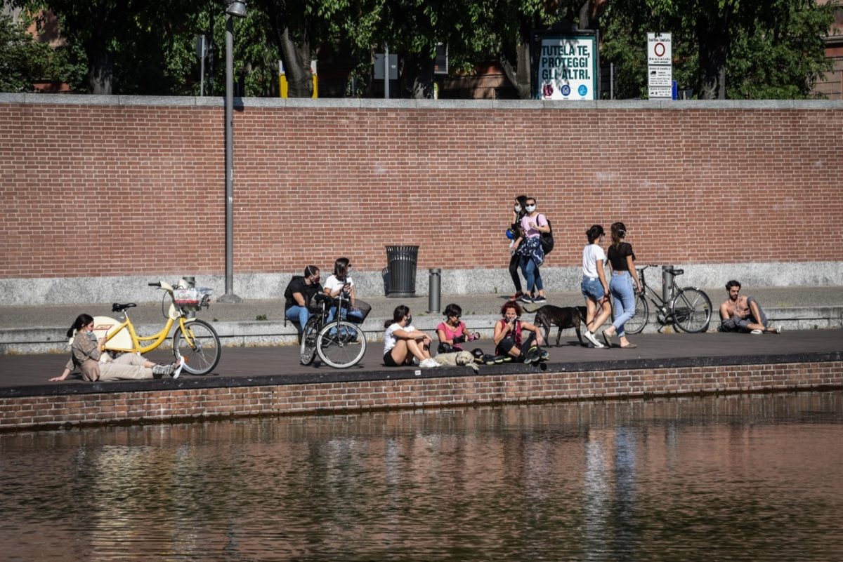 Galleria foto 'Fase2: a Milano si ripopolano i Navigli -FOTO-' - foto 5
