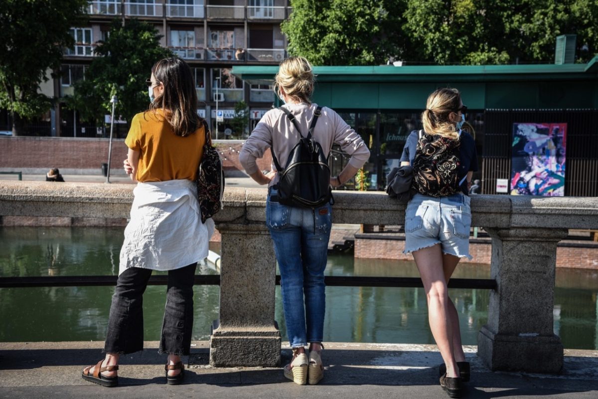 Galleria foto 'Fase2: a Milano si ripopolano i Navigli -FOTO-' - foto 4