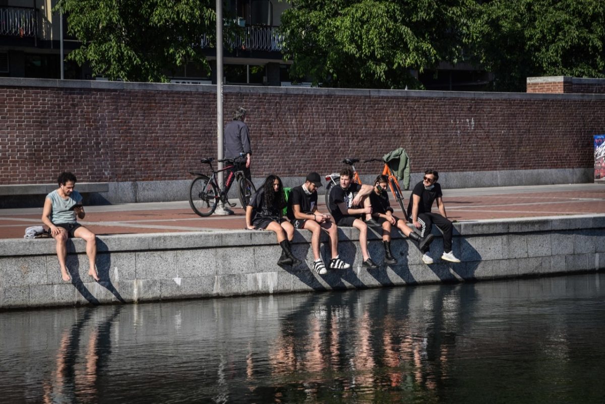 Galleria foto 'Fase2: a Milano si ripopolano i Navigli -FOTO-' - foto 3
