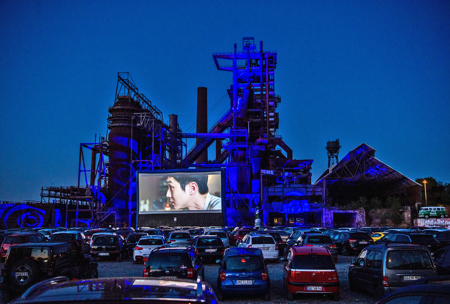 Drive-in, il cinema rinasce in auto nelle sale all’aperto