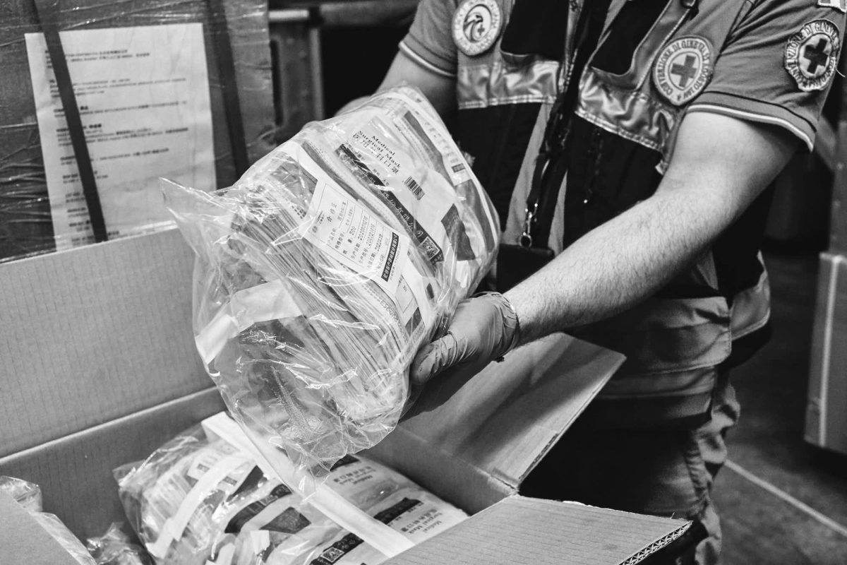 Galleria foto 'Il lungo percorso delle mascherine che arrivano in Italia senza la certificazione' - foto 5