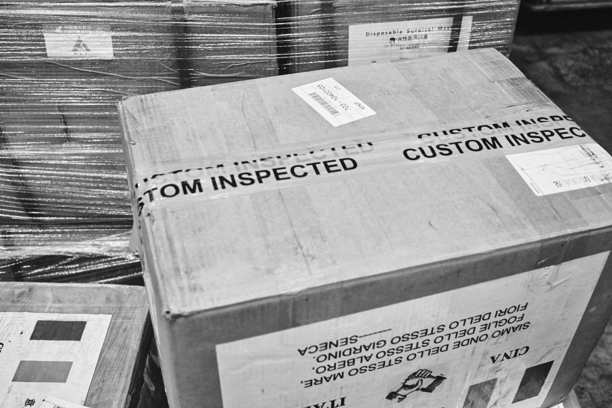 Galleria foto 'Il lungo percorso delle mascherine che arrivano in Italia senza la certificazione' - foto 6