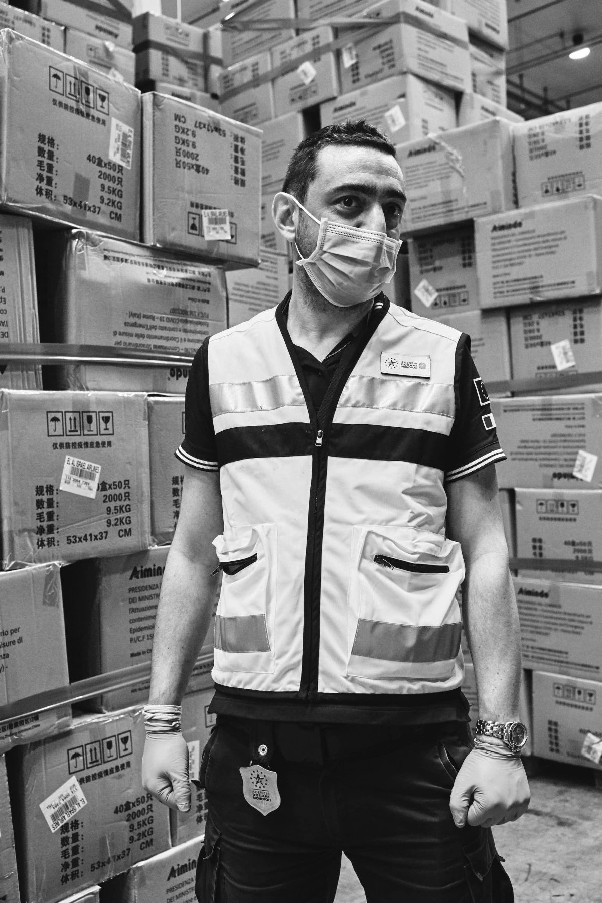 Galleria foto 'Il lungo percorso delle mascherine che arrivano in Italia senza la certificazione' - foto 7