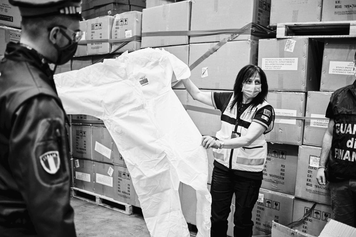 Galleria foto 'Il lungo percorso delle mascherine che arrivano in Italia senza la certificazione' - foto 12