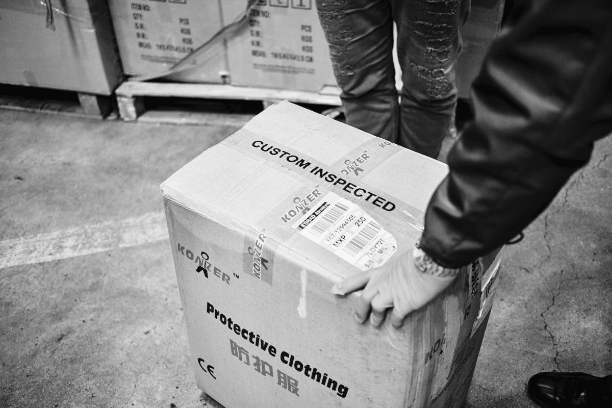 Galleria foto 'Il lungo percorso delle mascherine che arrivano in Italia senza la certificazione' - foto 13