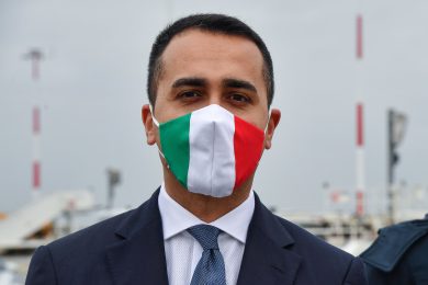 Di Maio vola in Libia e si impegna a diventare amico di Erdogan