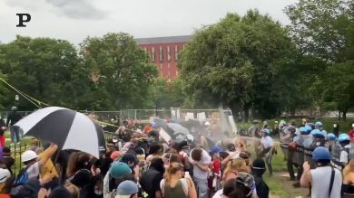 Usa, i manifestanti contro la statua dell’ex presidente Andrew Jackson