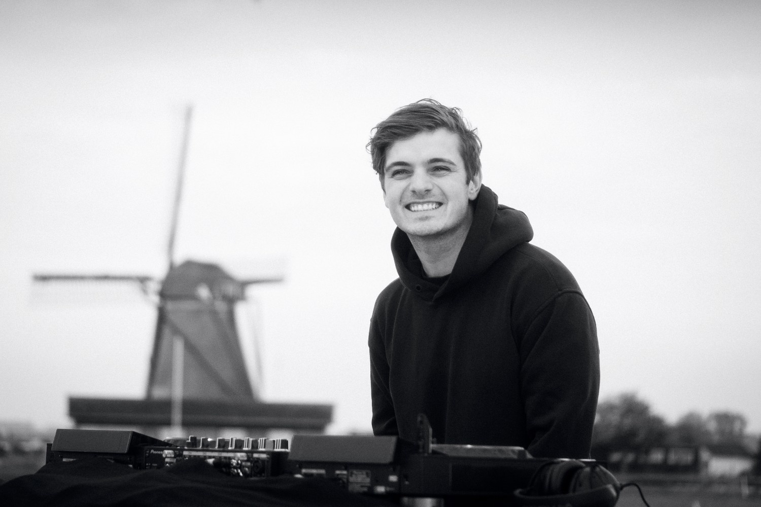 La festa è qui (online) La festa è qui (online)