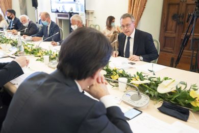 IL KO DI CONTE AGLI STATI GENERALI