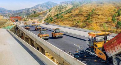 Anche il rullo compressore diventa robot