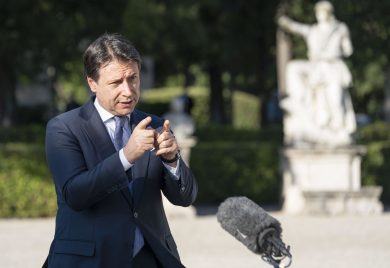 MENTRE CONTE PRENDE GLI STUZZICHINI 270MILA IMPRESE RISCHIANO IL CRAC
