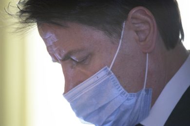 Conte finge di governare da villa Pamphili. Poi arriverà la manovra d’autunno