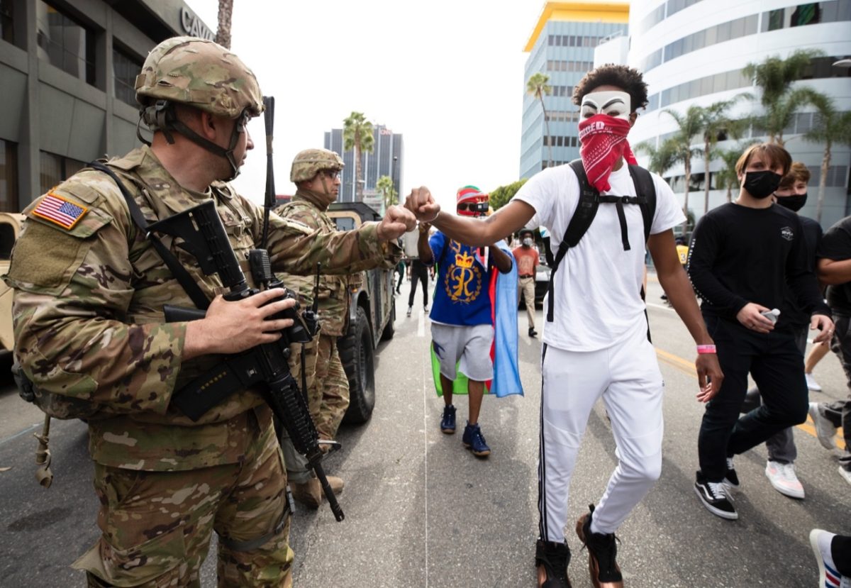 Galleria foto 'Scontri negli Usa: le 10 foto più drammatiche' - foto 3