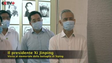 Il presidente Xi Jinping in visita al memoriale della battaglia di Siping