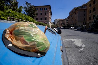 Appello a Conte: «Bar e ristoranti non devono pagare la tassa sui rifiuti per i giorni del lockdown»