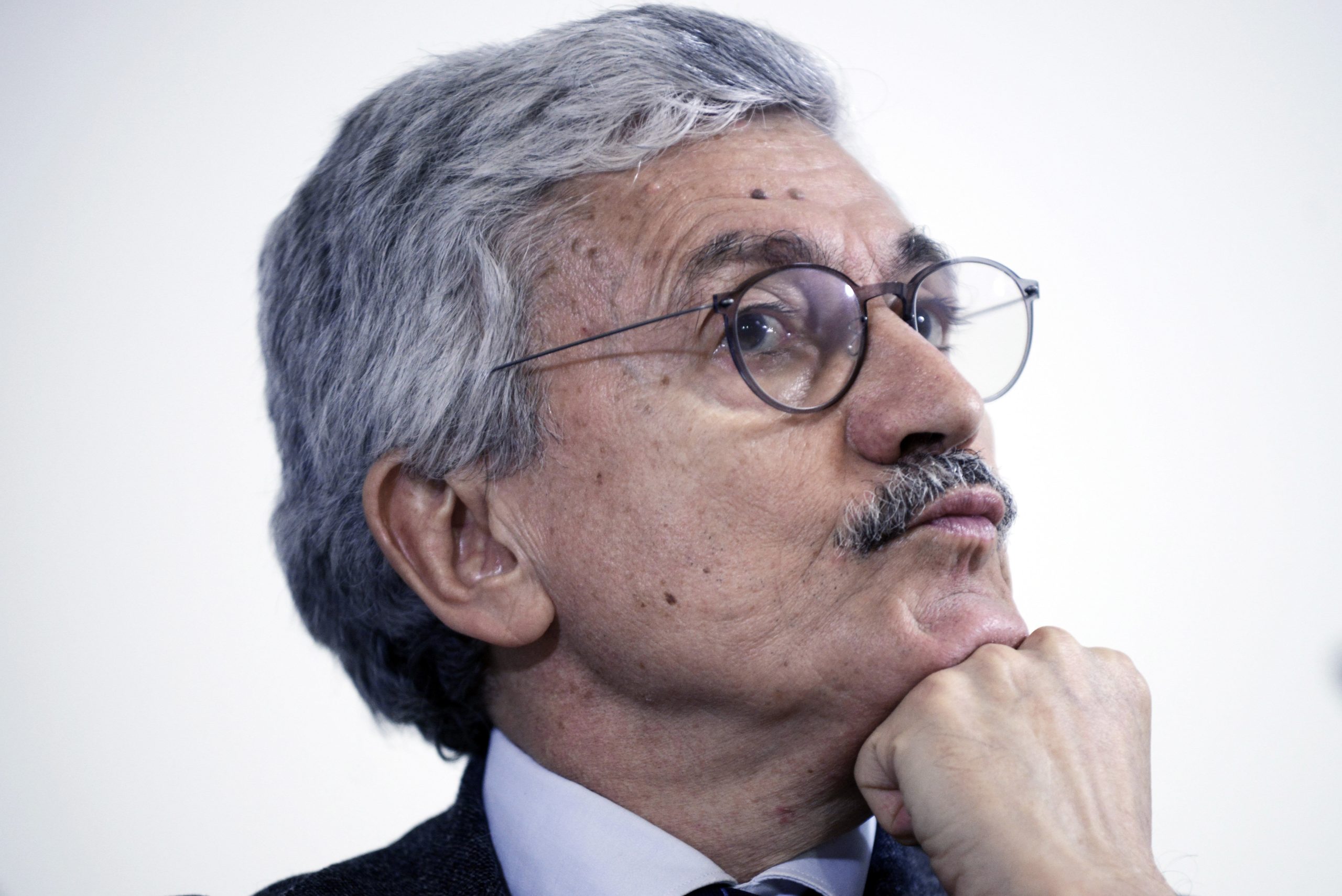 La quarta vita di D’Alema: ora fa il lobbista La quarta vita di D’Alema: ora fa il lobbista