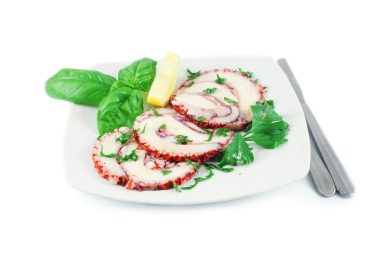 Cuciniamo insieme: Soppressa di piovra con valeriana scagliette di Grana e aceto balsamico