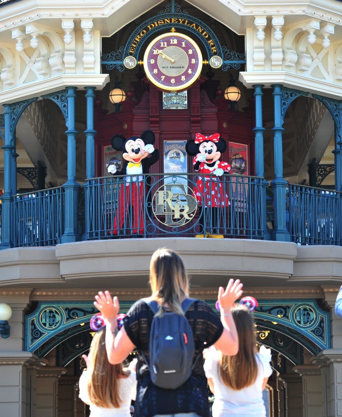 Galleria foto 'La nuova normalità di Disneyland Paris: mascherine e selfie con i personaggi. La magia? È garantita' - foto 21