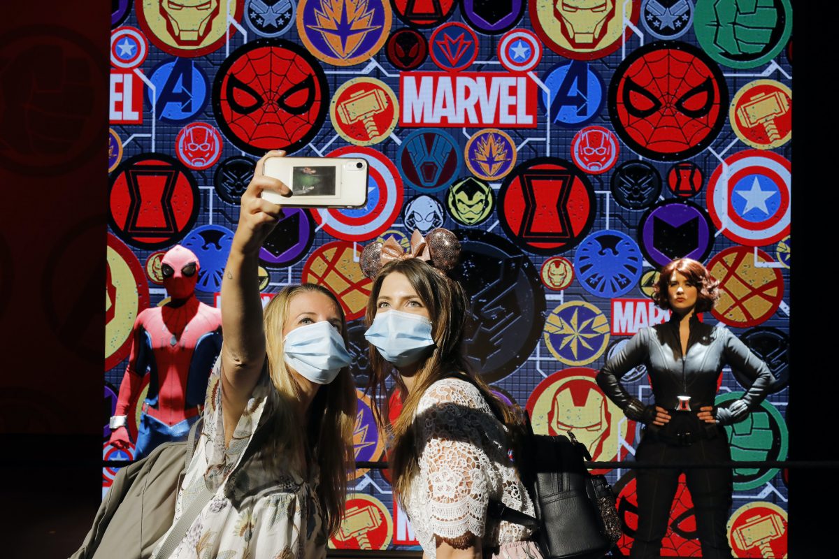 Galleria foto 'La nuova normalità di Disneyland Paris: mascherine e selfie con i personaggi. La magia? È garantita' - foto 5