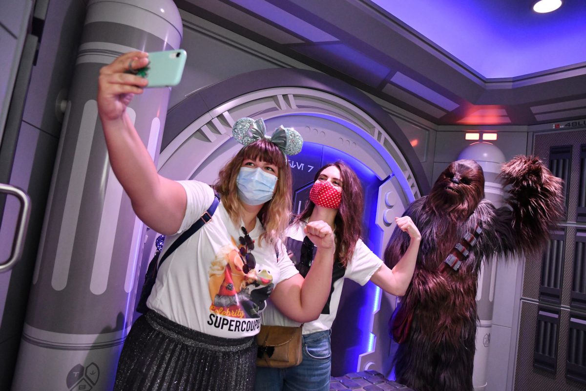 Galleria foto 'La nuova normalità di Disneyland Paris: mascherine e selfie con i personaggi. La magia? È garantita' - foto 11